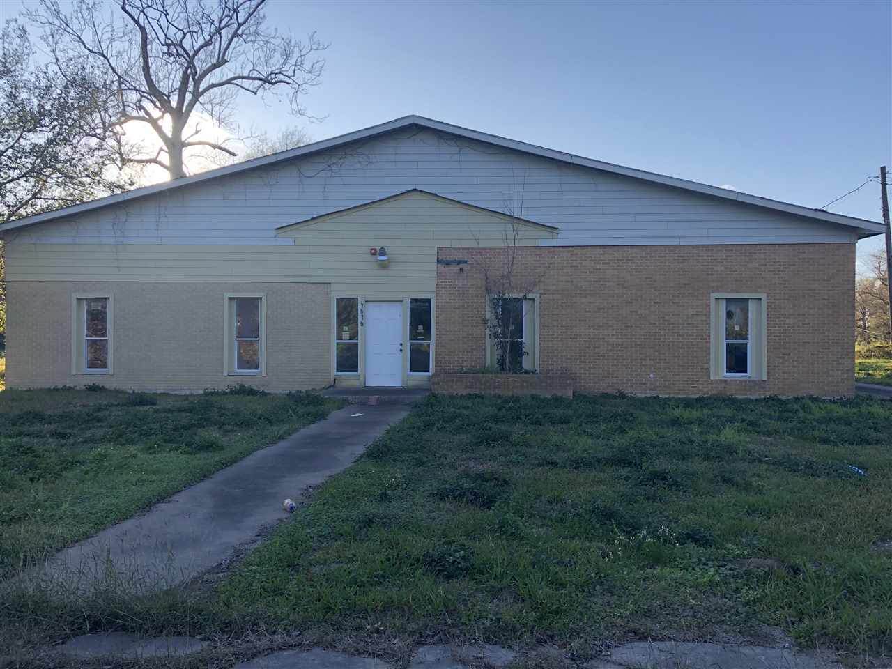1616 Sabine Pass - Photo 1