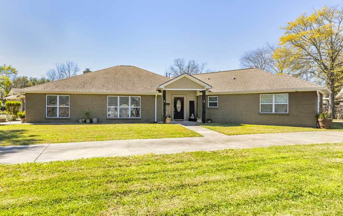 711 27th Street - Photo 1 711 27th Street - Photo 1
