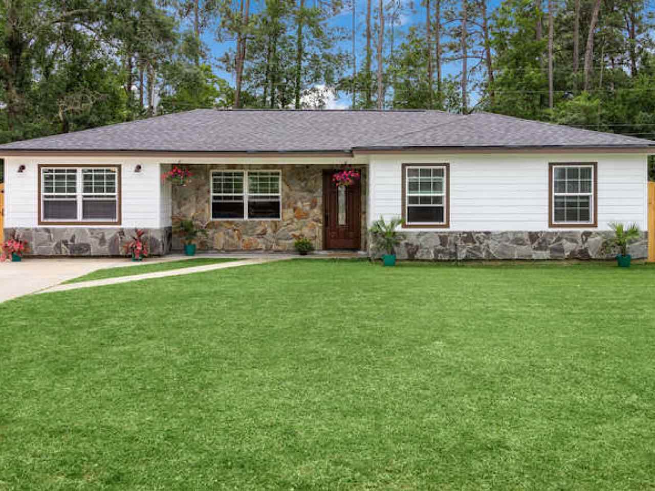 1420 Windwood - Photo 1 1420 Windwood - Photo 1