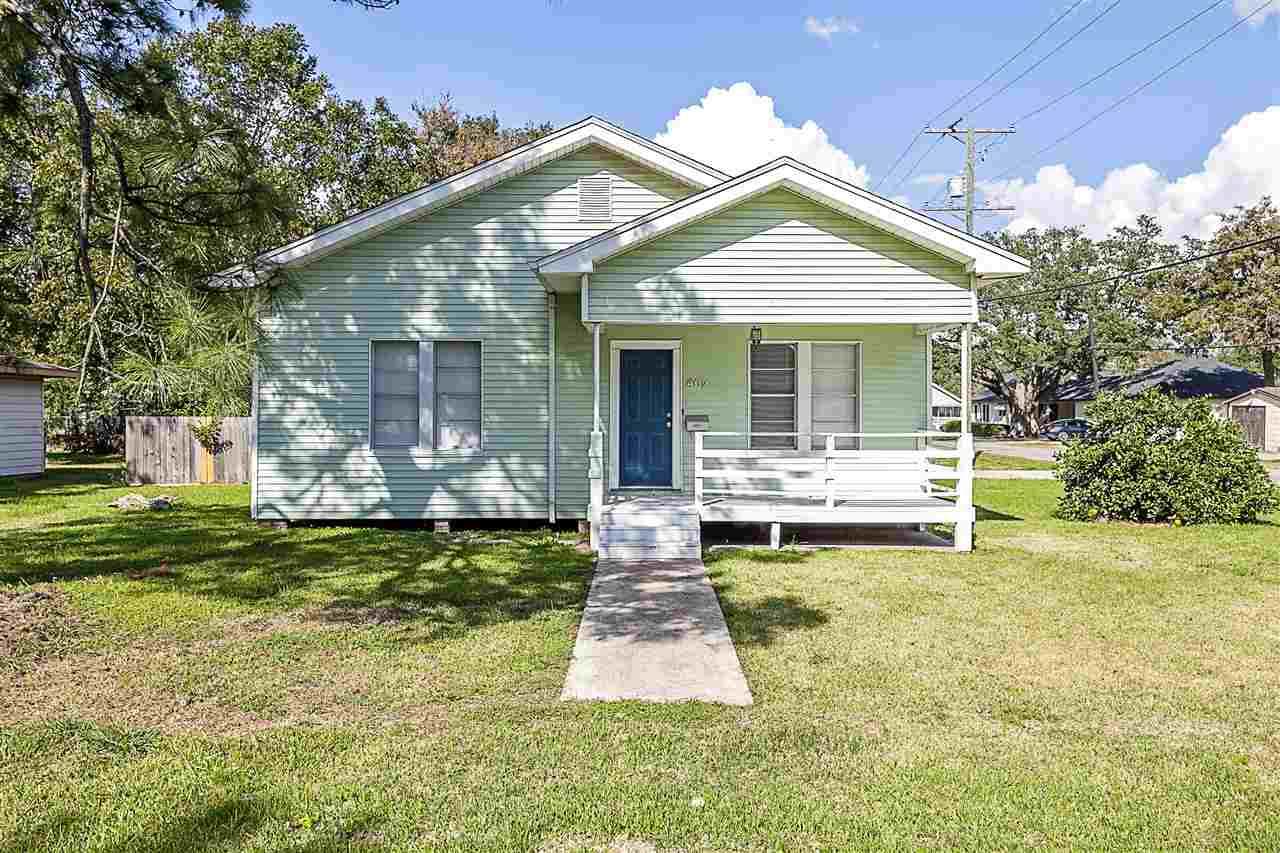 402 Avenue E - Photo 1