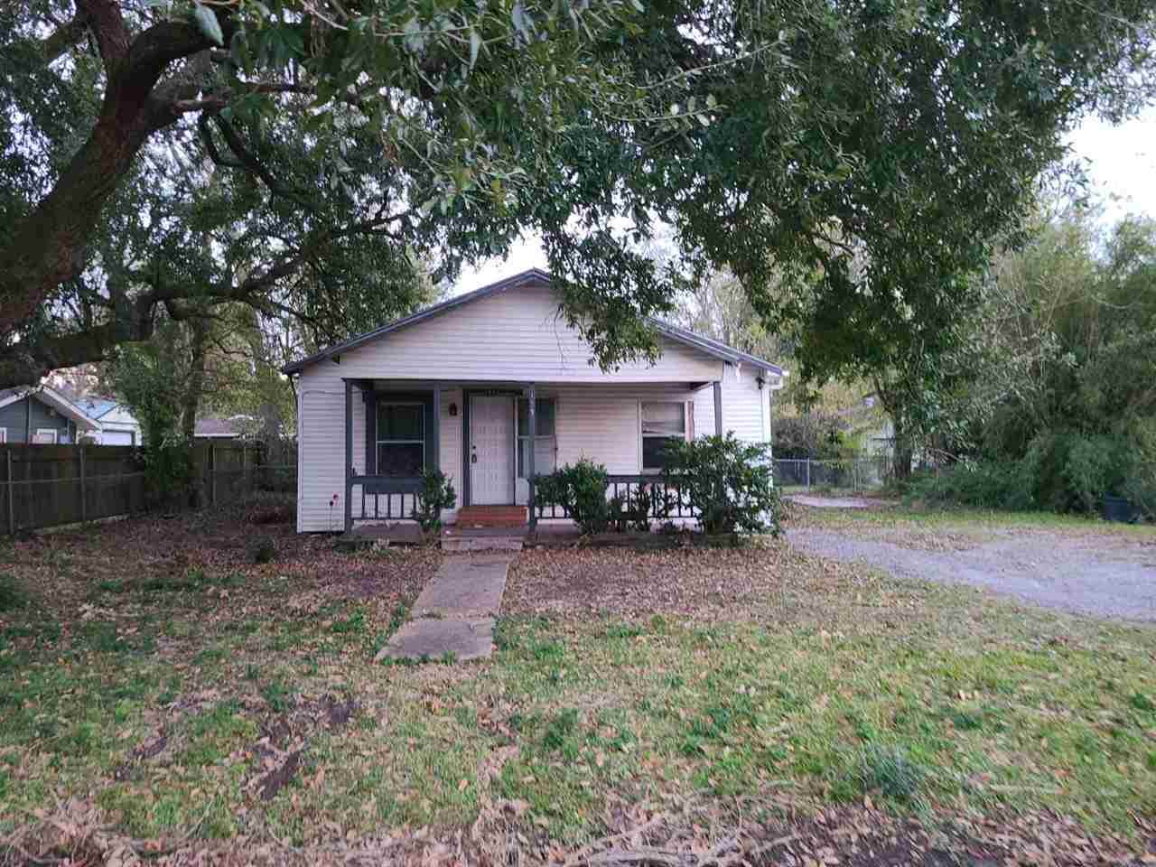 139 9th Ave - Photo 1