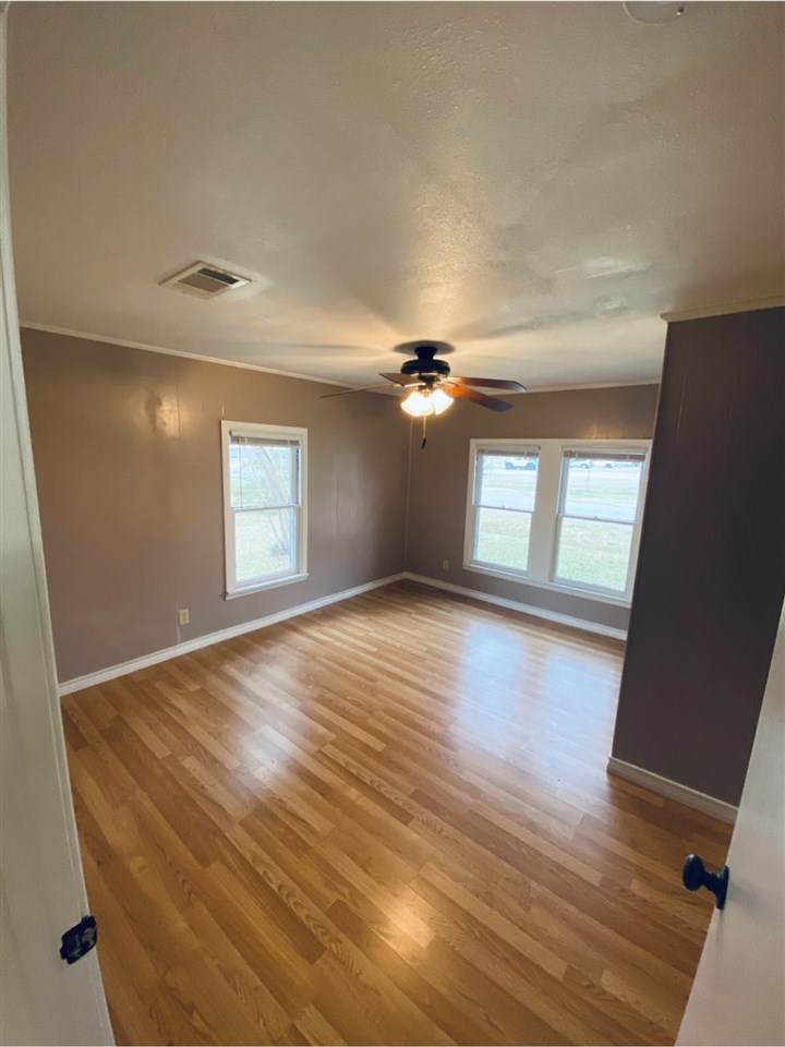 425 Avenue E - Photo 1