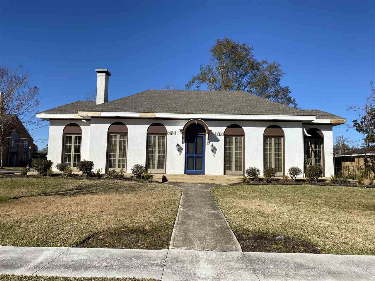 912 Pine - Photo 1
