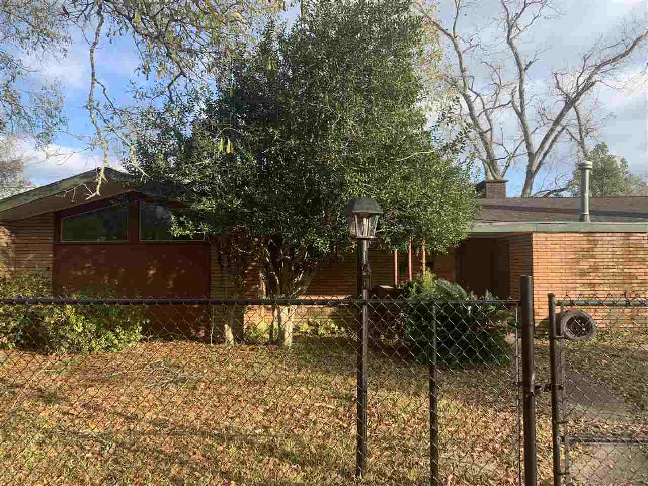 570 8th St - Photo 1