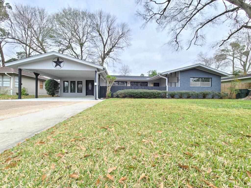 4740 Baywood Ln - Photo 1