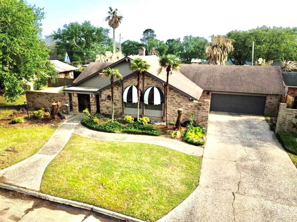 2706 Glacier St - Photo 1