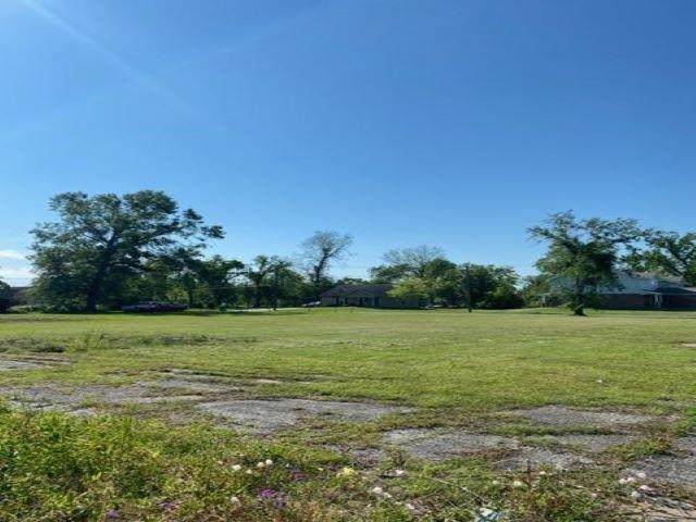 000 2nd St. - Photo 1