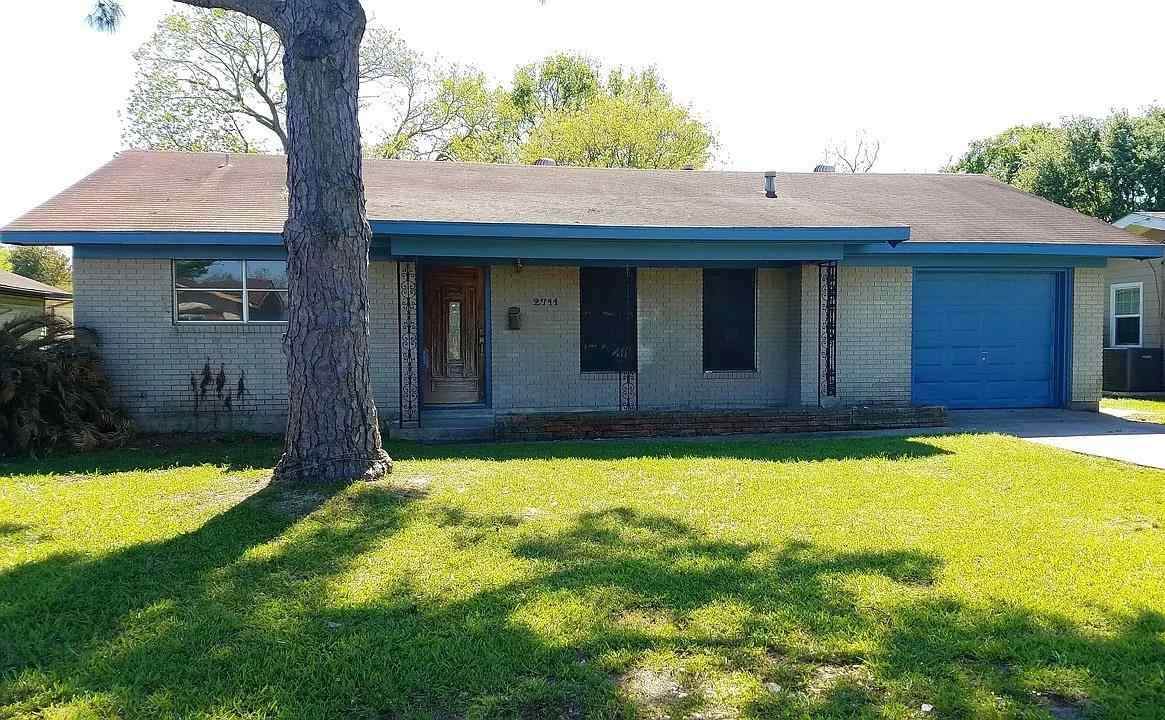 2711 Oleander Ln - Photo 1