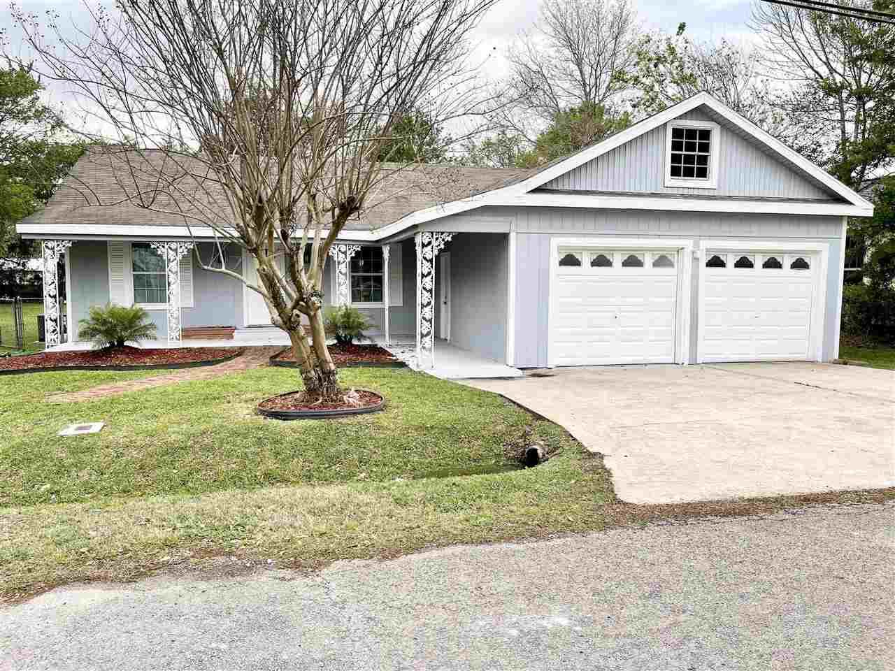 118 3rd Ave - Photo 1