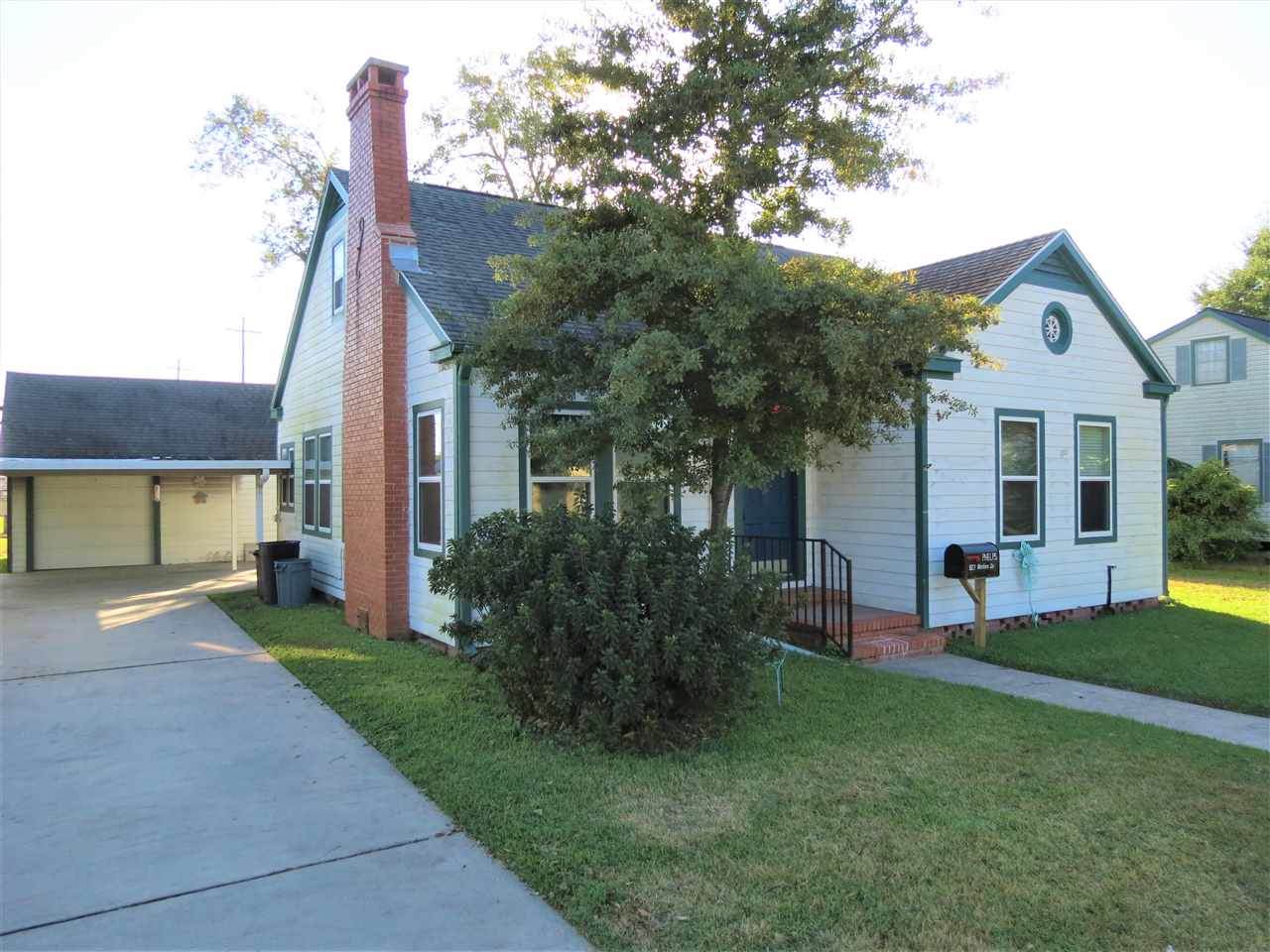 827 Neches - Photo 1