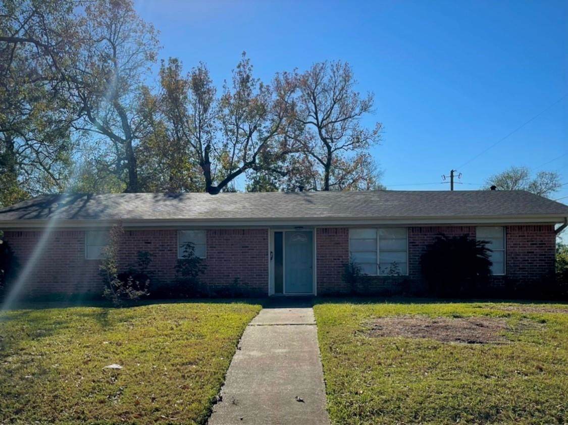5195 Laurel Street - Photo 1