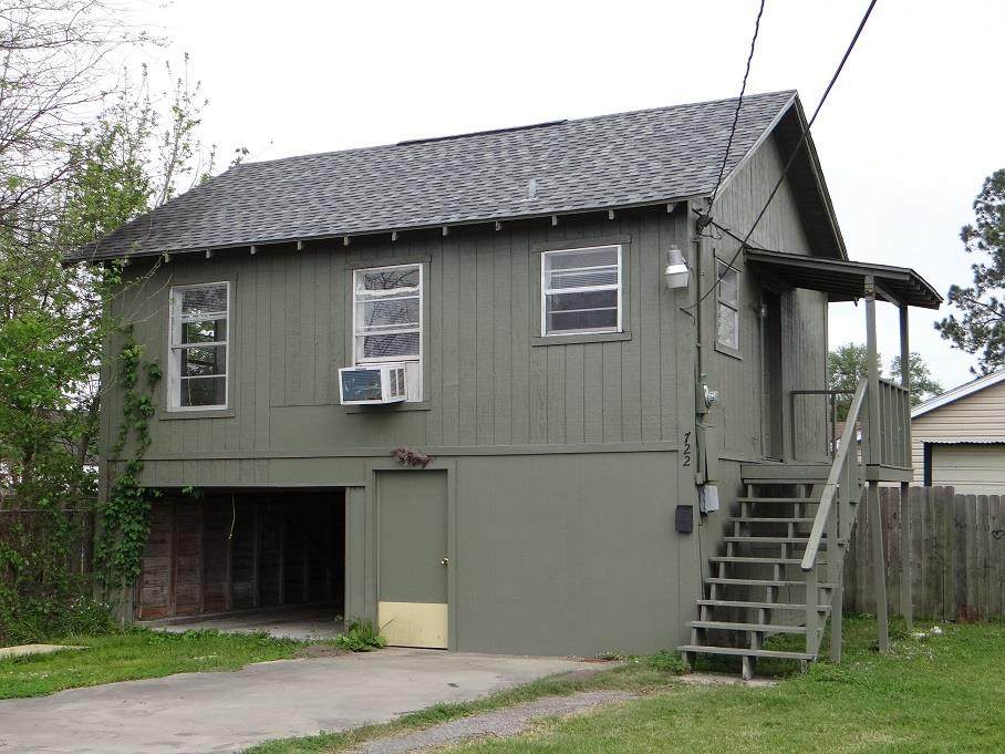 722 Avenue C - Photo 1