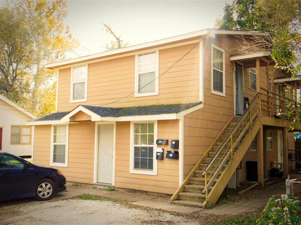 943 Essex - Photo 1