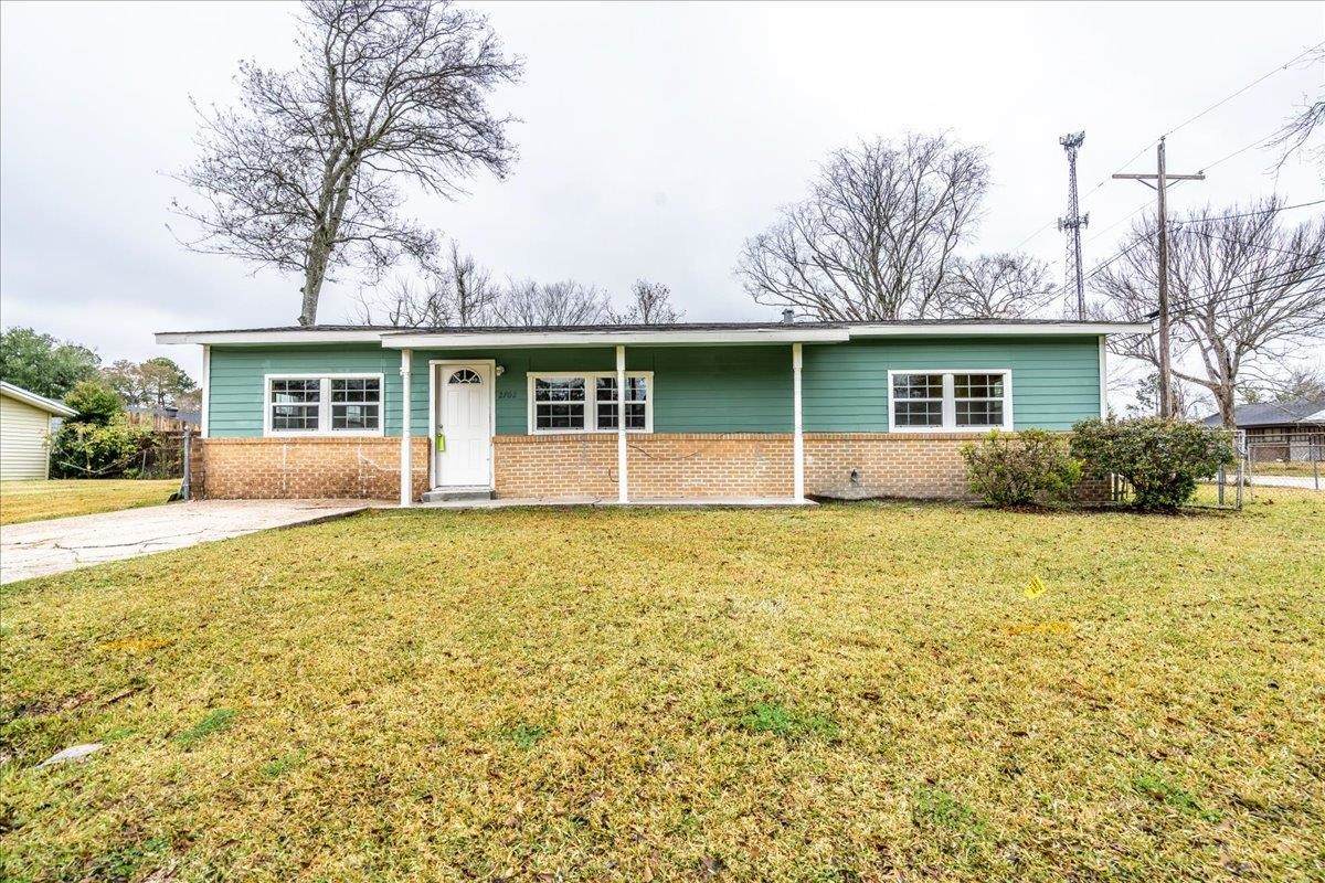 2702 Tanglewood - Photo 1