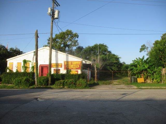 1048 Neches - Photo 1