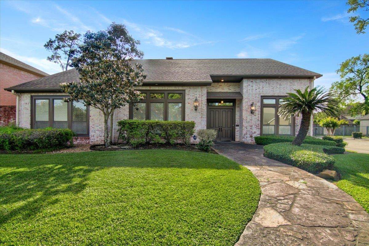 30 Bellechase Gardens - Photo 1