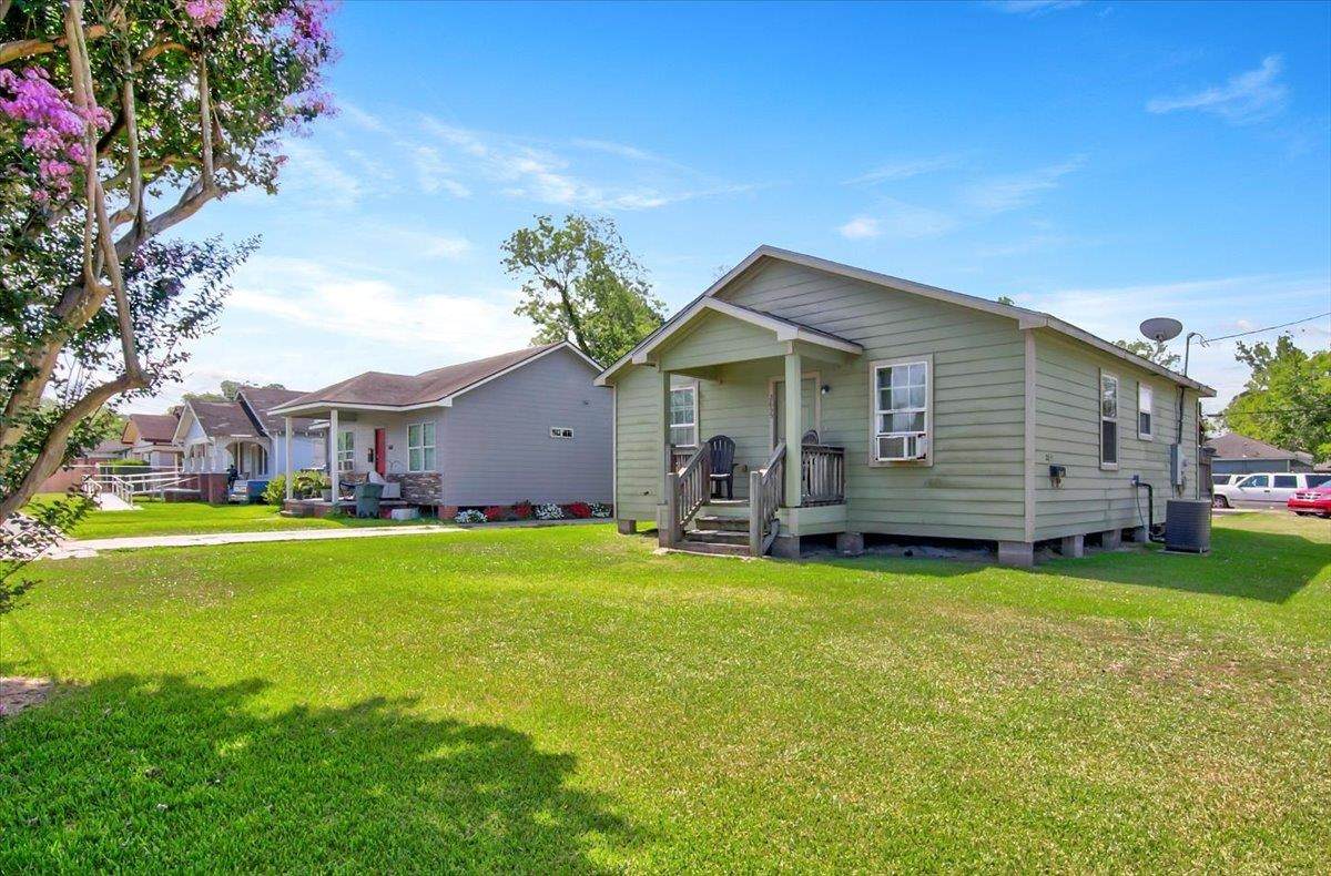 2655 Ave D - Photo 1
