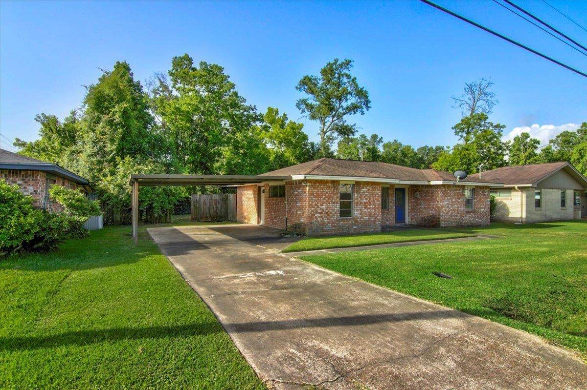 705 Park - Photo 1