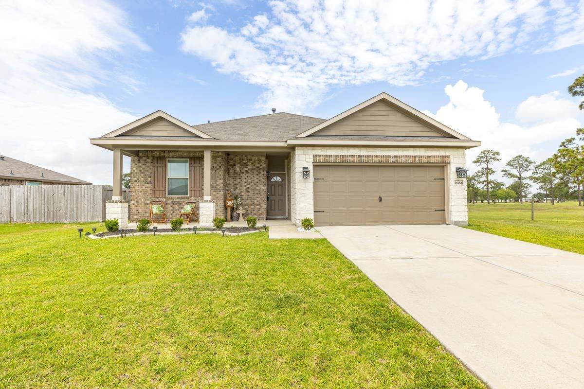 15563 Elizabeth Dr - Photo 1