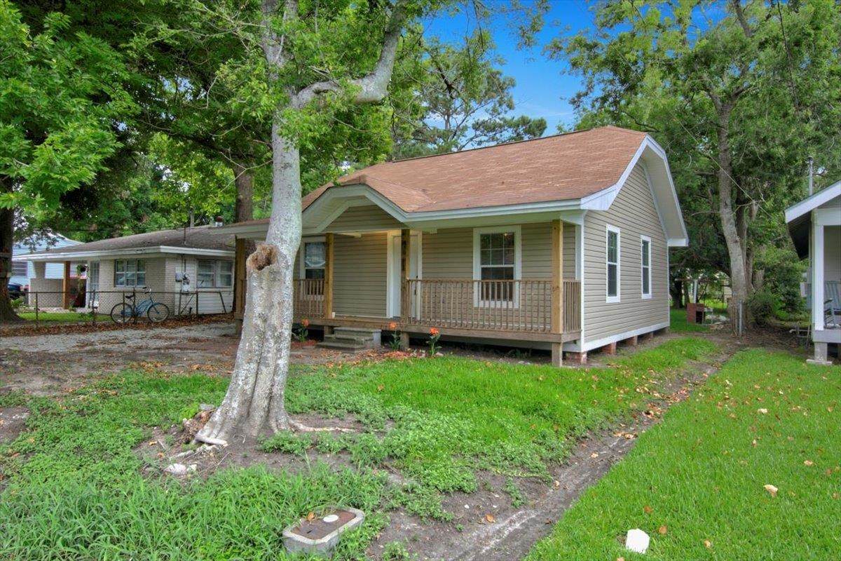 2110 10th Street - Photo 1