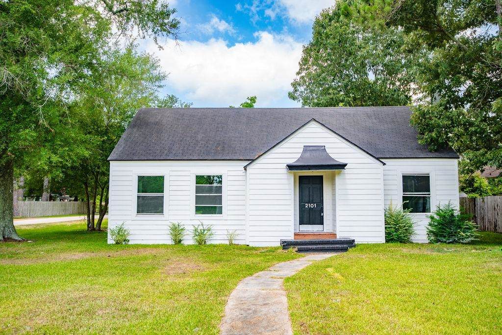 2101 Briarcliff - Photo 1