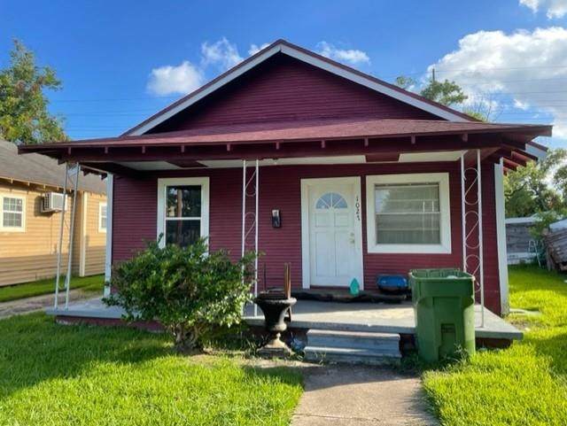 1027 Dequeen - Photo 1