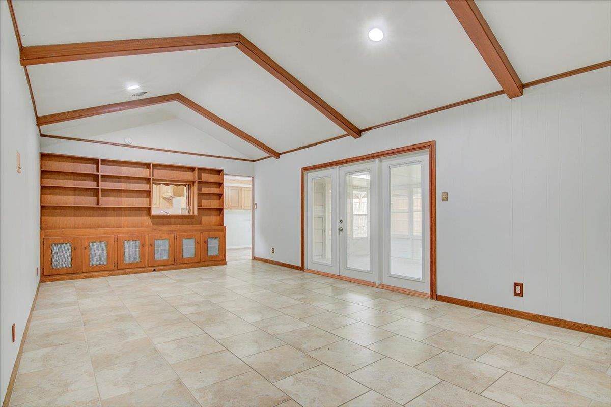 1425 Howell St - Photo 1