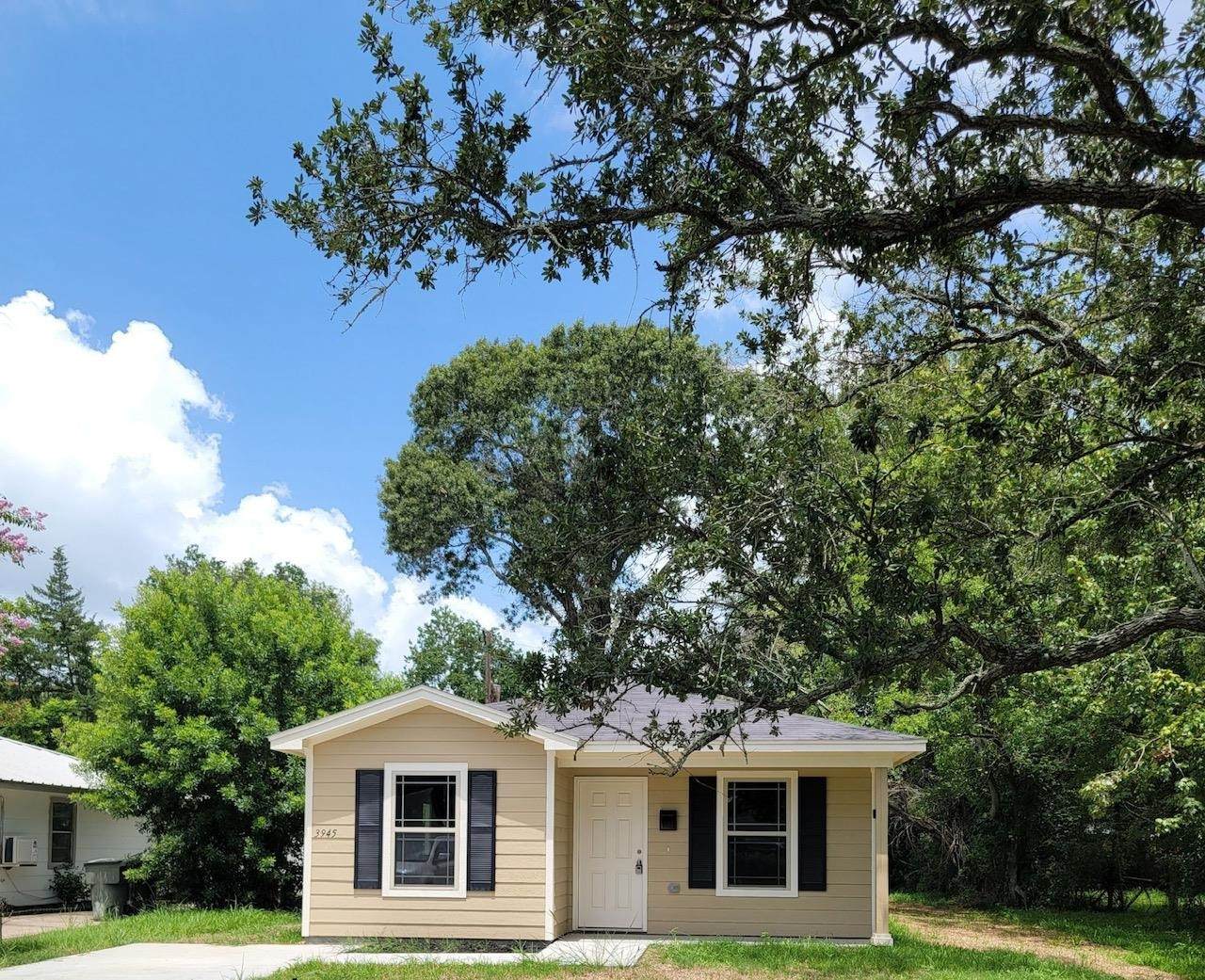 2214 Angelina St - Photo 1