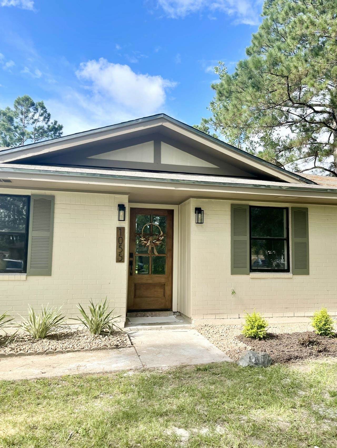 1055 Kent - Photo 1