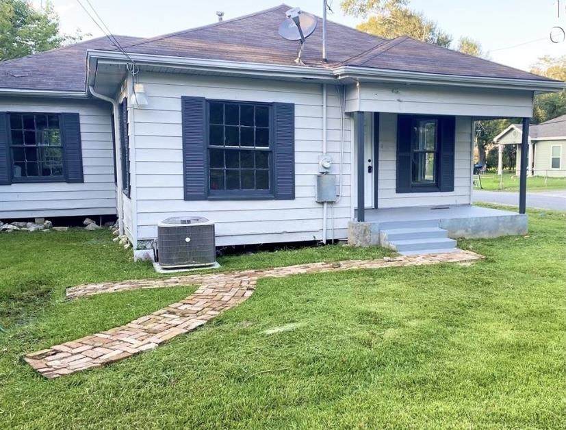1600 John Avenue - Photo 1