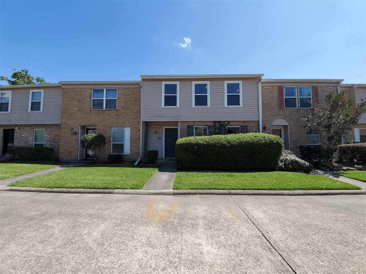 912 Park Meadow - Photo 1
