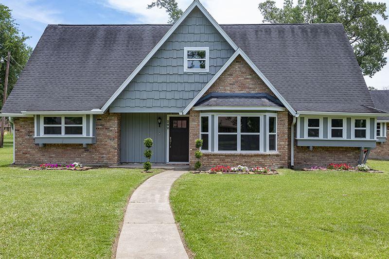 202 Pinevale - Photo 1