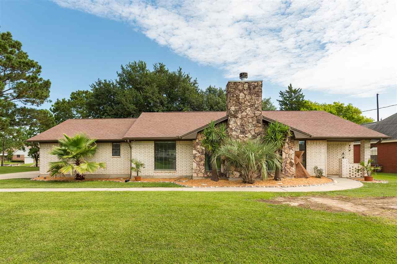 102 Robin Avenue - Photo 1