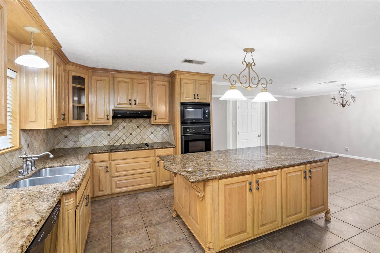 2050 Longfellow Dr - Photo 1