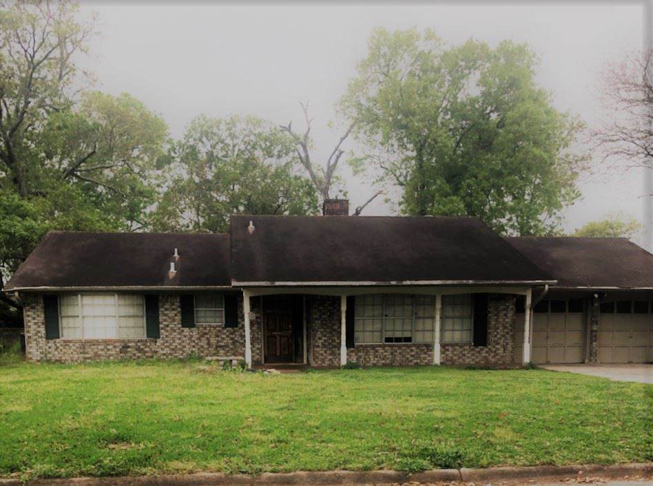 2085 Chevy Chase Ln - Photo 1