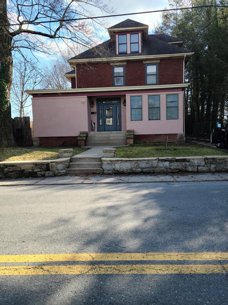 318 Park Avenue - Photo 1