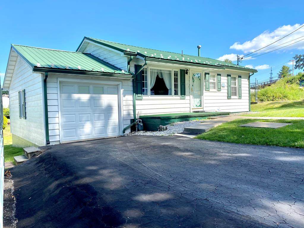 126 Canterbury Drive - Photo 1