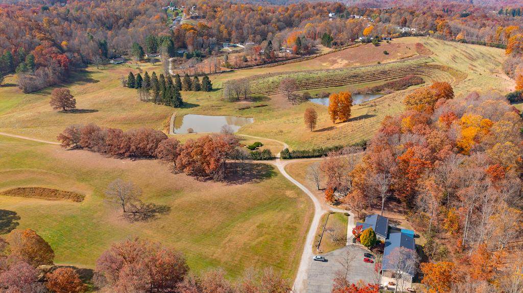 200 Twin Oaks Road - Photo 1