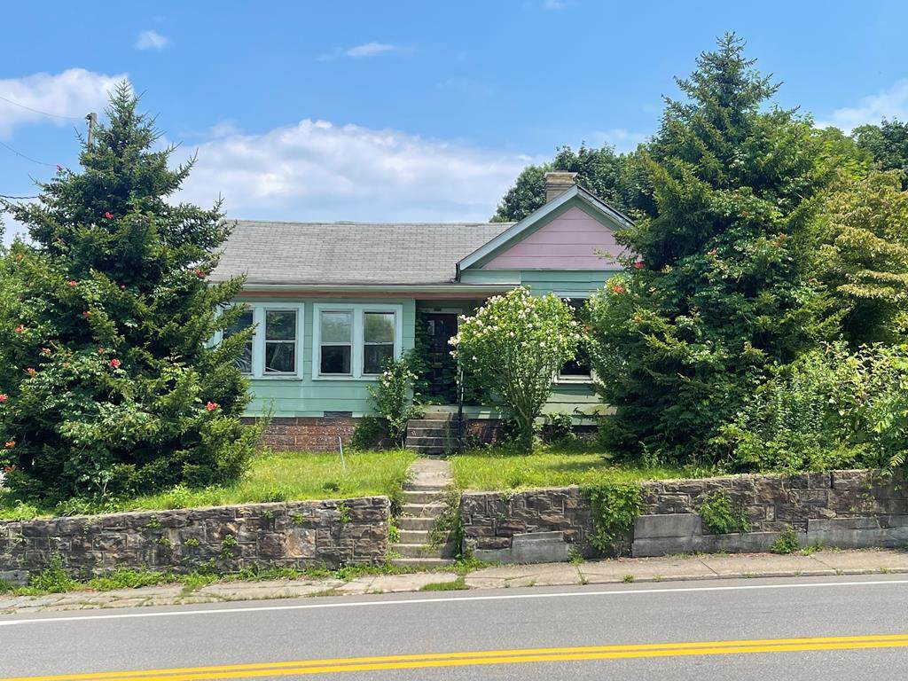 305 3RD AVENUE - Photo 1