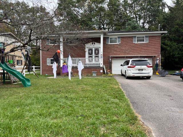 1105 Pinewood - Photo 1