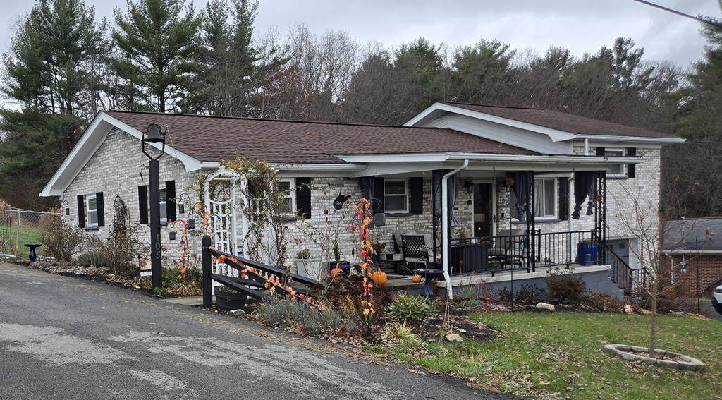 105 Stoney Ave - Photo 1