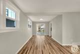 921 Avenue B - Photo 2