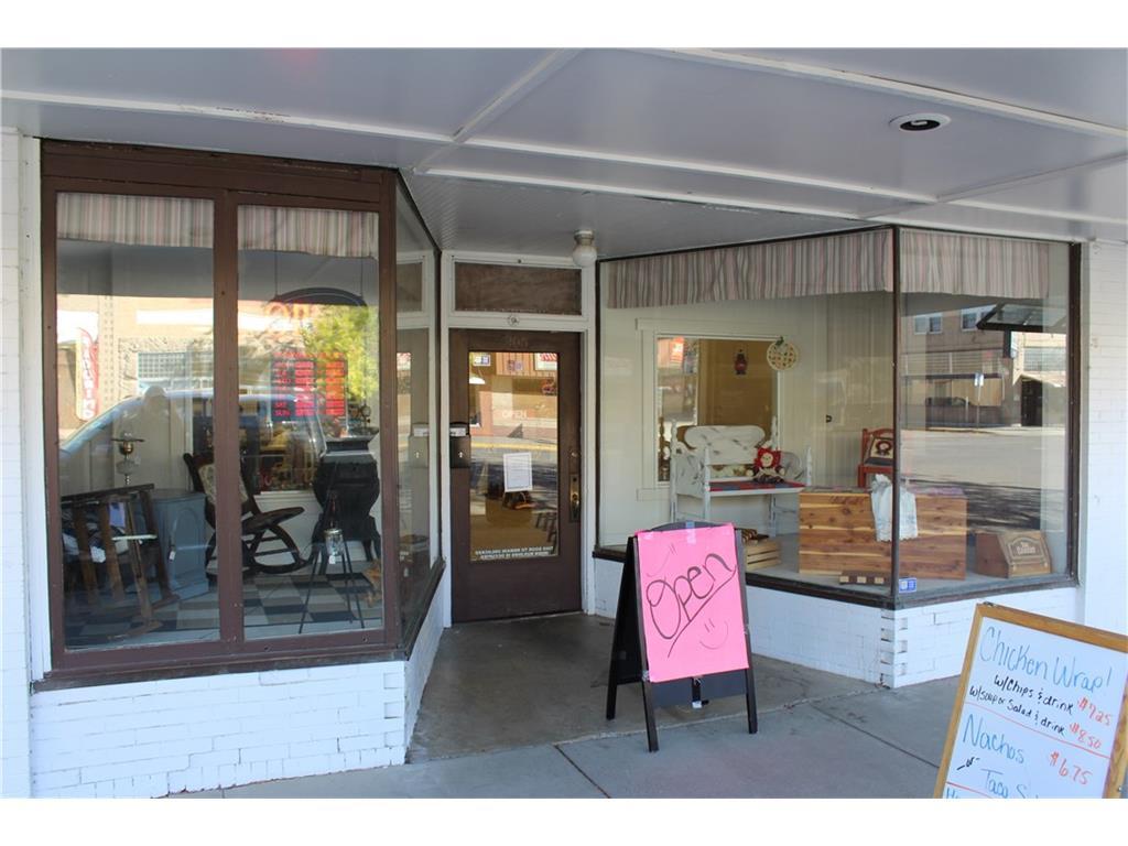 305 Center Avenue - Photo 1
