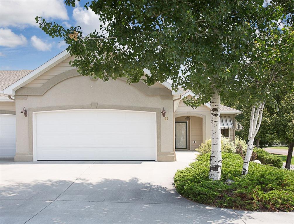 11 Meadow Gln - Photo 1