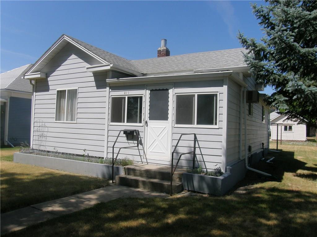 511 2nd Street West - Photo 1