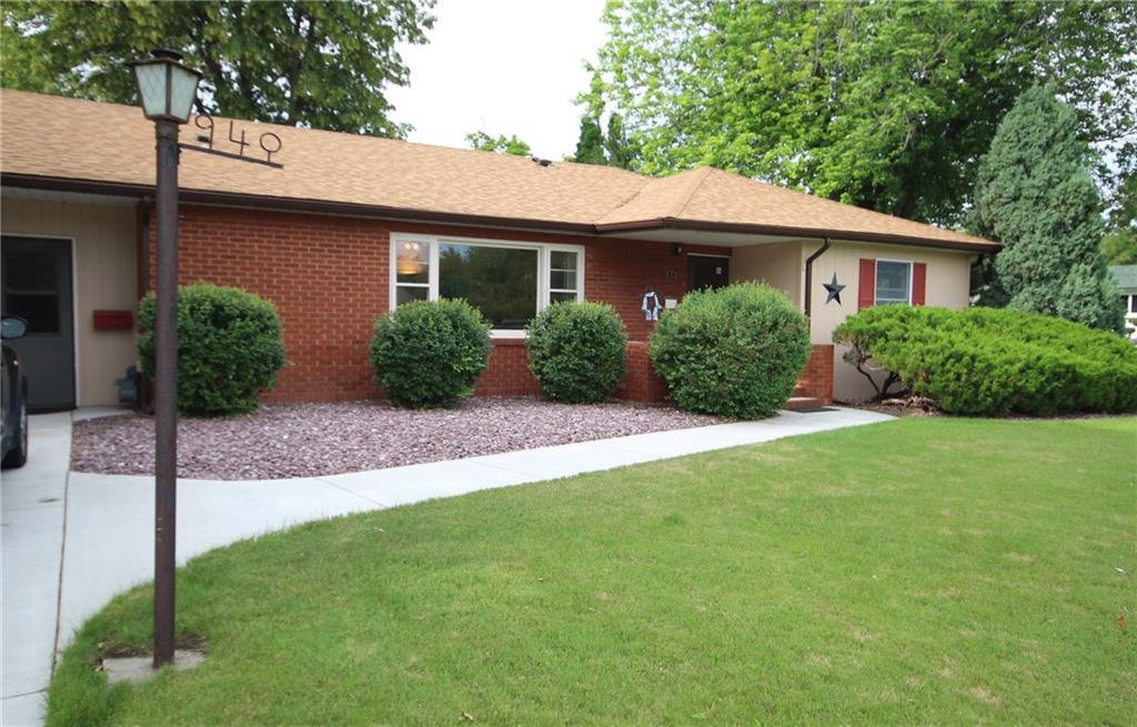940 Parkhill Drive - Photo 1