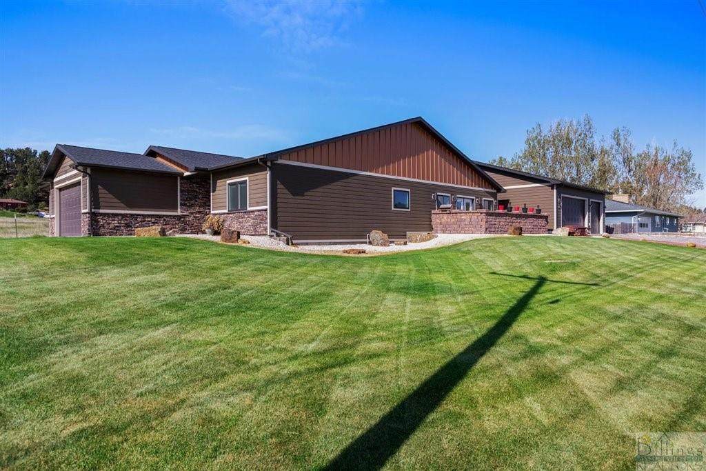1311 Pine Tree Dr - Photo 1