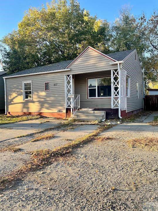 817 Broadwater Avenue - Photo 1