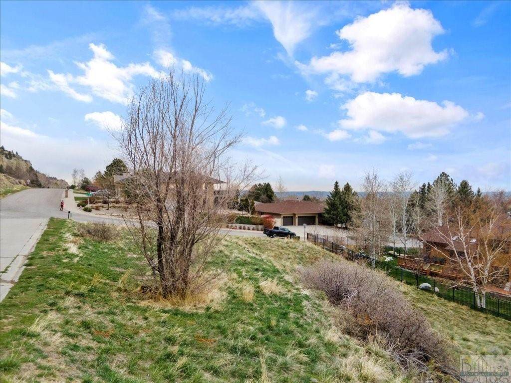 3320 46th St W - Photo 1