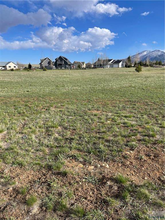 2055 Lazy J Cir - Photo 1